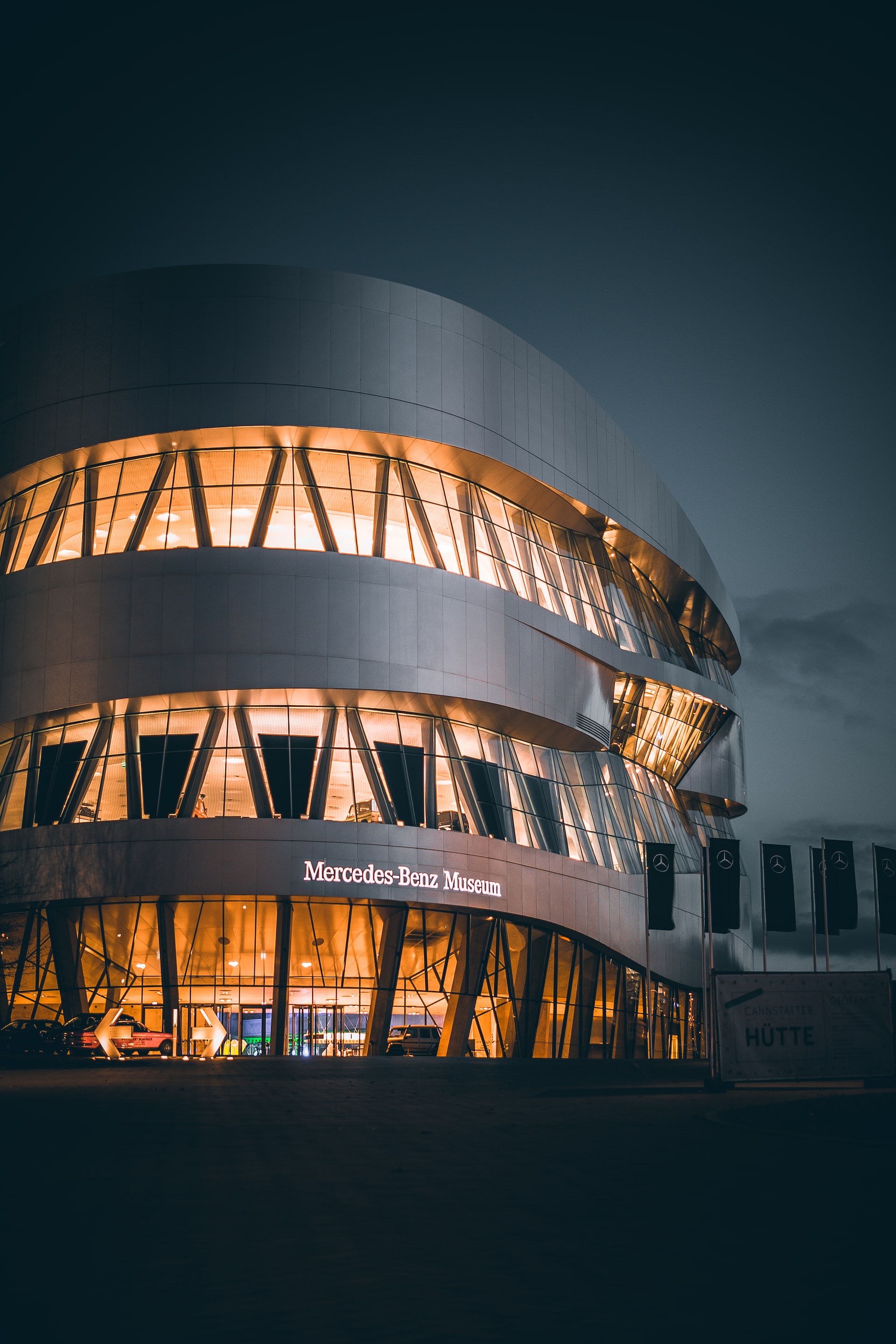 Das architektonisch beeindruckende Mercedes-Benz-Museum in Stuttgart