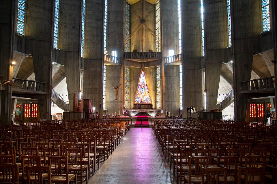 L’interieur de l’eglise Notre-Dame de Royan