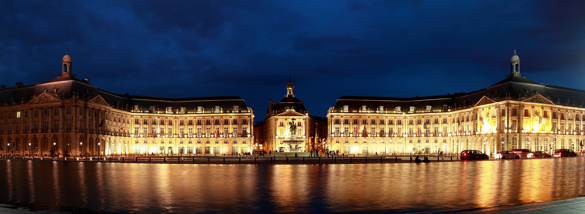 Place de la Bourse de nuit, a Bordeaux