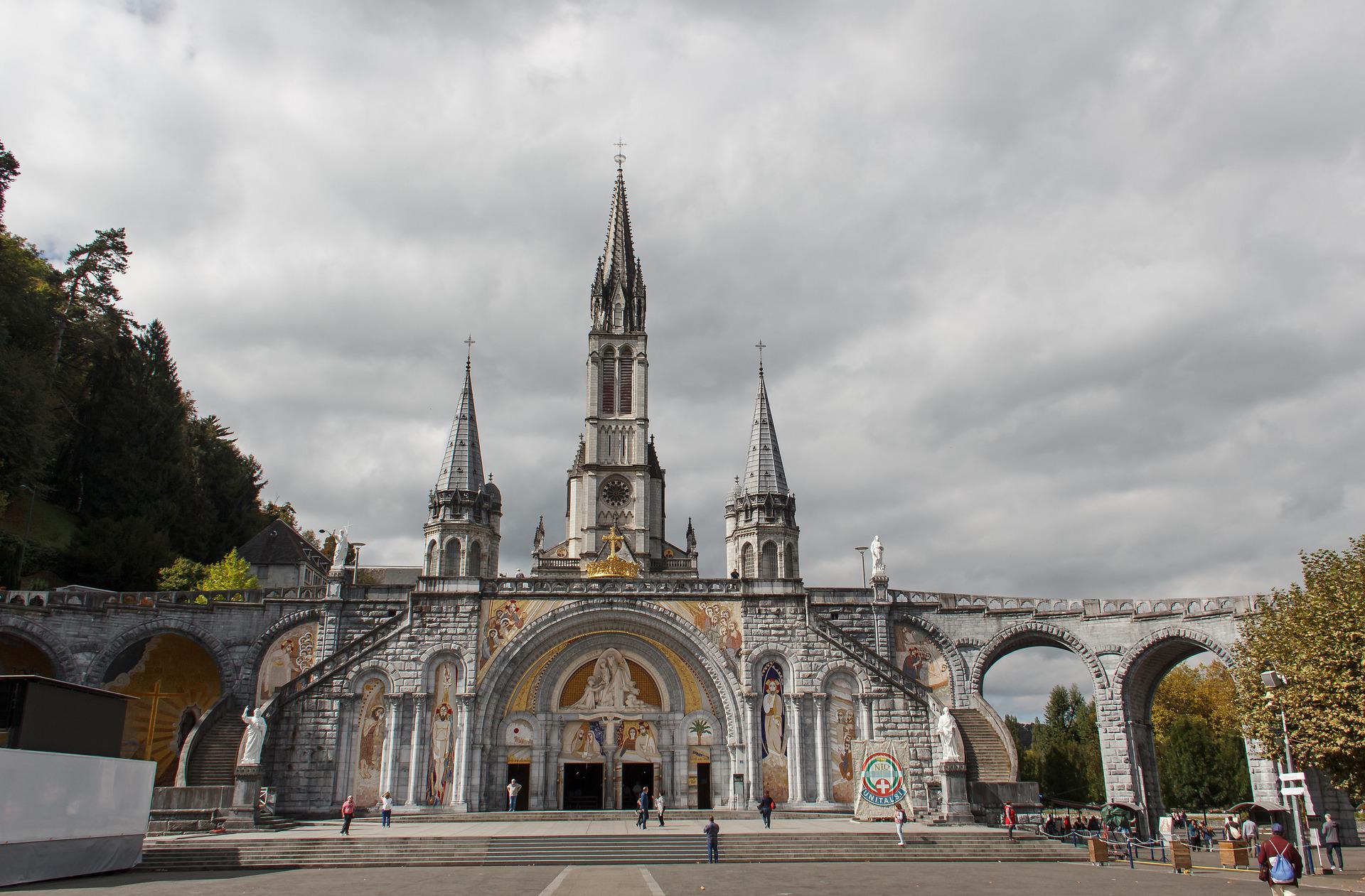 Basilique Notre-Dame-du-Rosaire a Lourdes