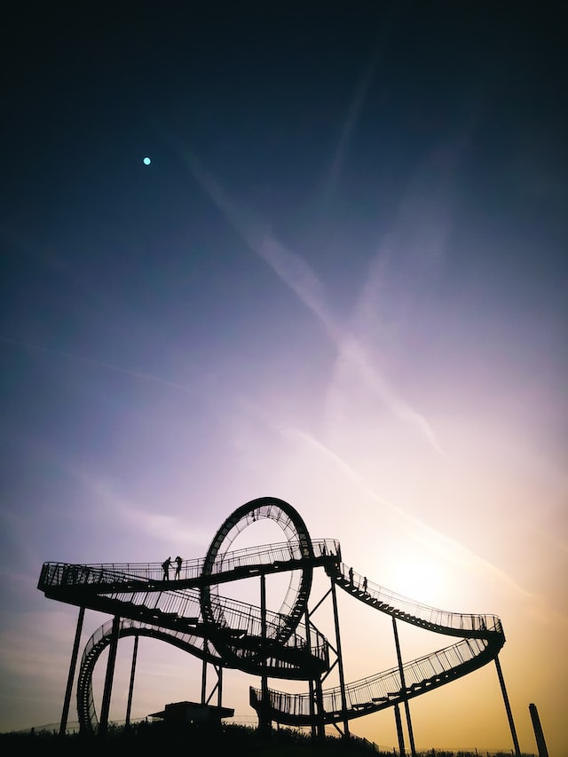 Sicht auf die Achterbahn Tiger and Turtle in Duisburg