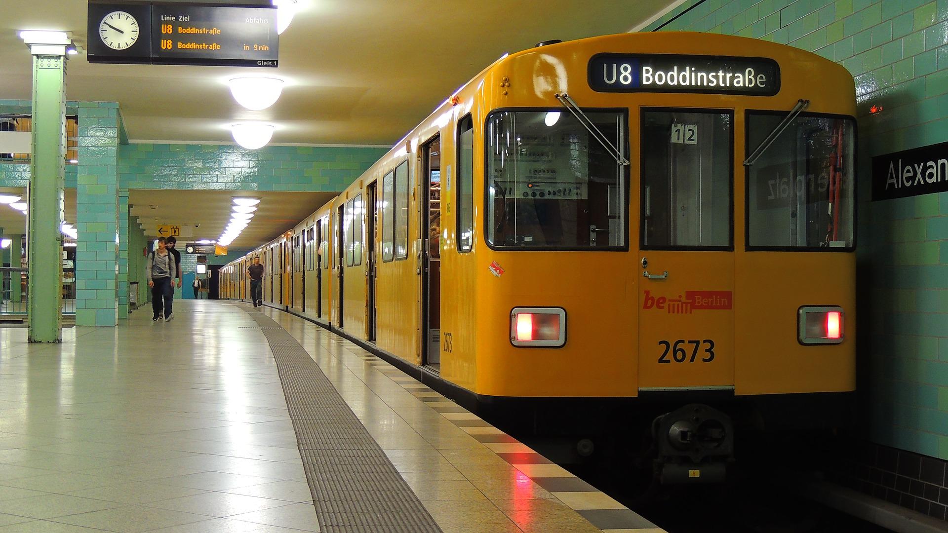 Die U8 am Berliner Alexanderplatz