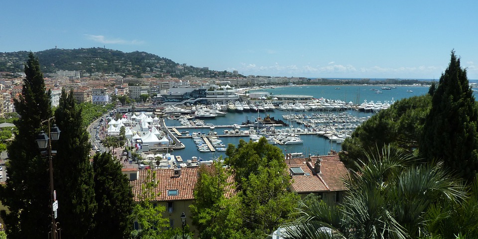Vue aerienne sur le port de Cannes