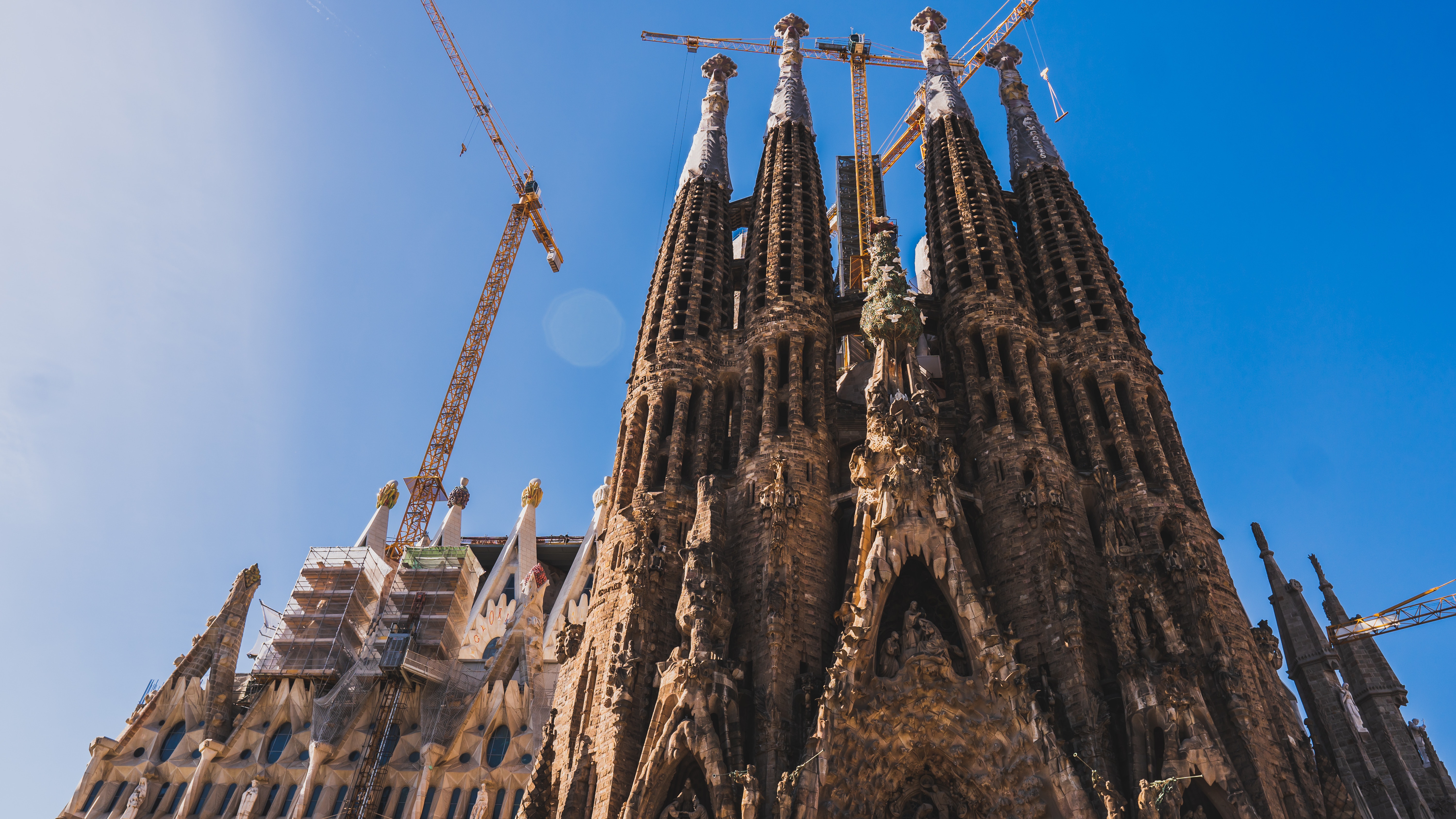 Bus Valencia-Barcelona: Die unvollendete Kathedrale La Sagrada Familia