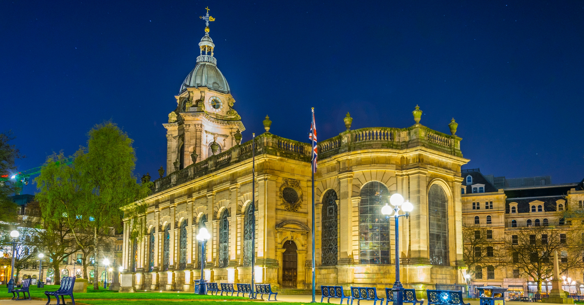 Birmingham: Night view of the Cathedral of Saint Philip.