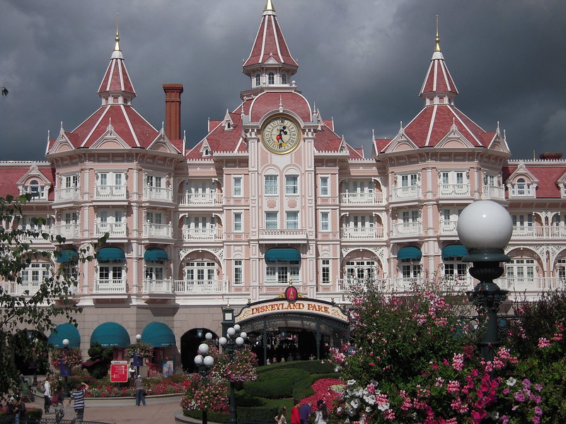 Castillo de la Bella y la Bestia en Disneyland París.