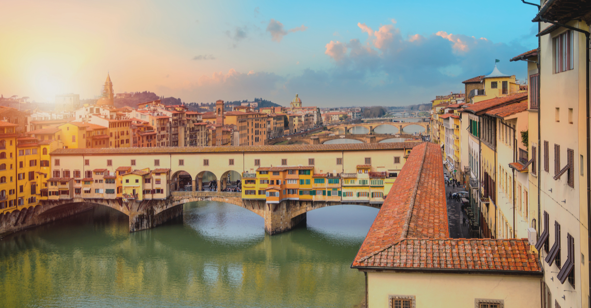 Il Ponte Vecchio e l'Arno a Firenze.