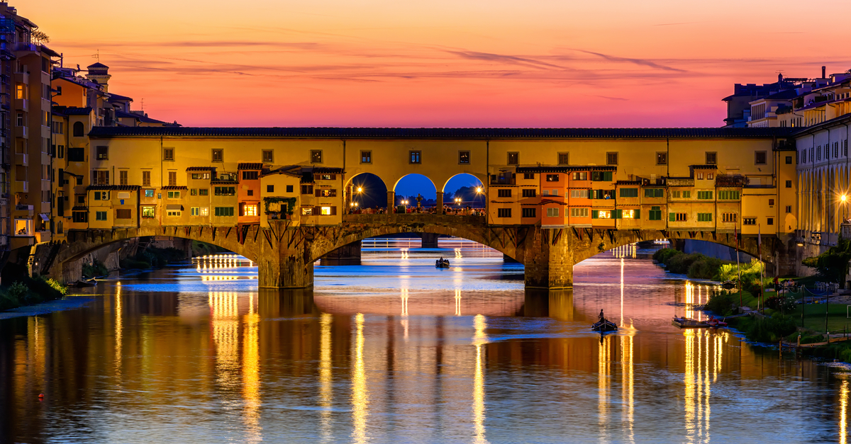 Florence: view of Ponte Vecchio over Arno river.