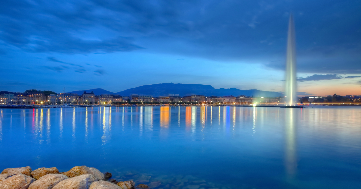 Geneva: Panorama of the famous fountain of the city by night.
