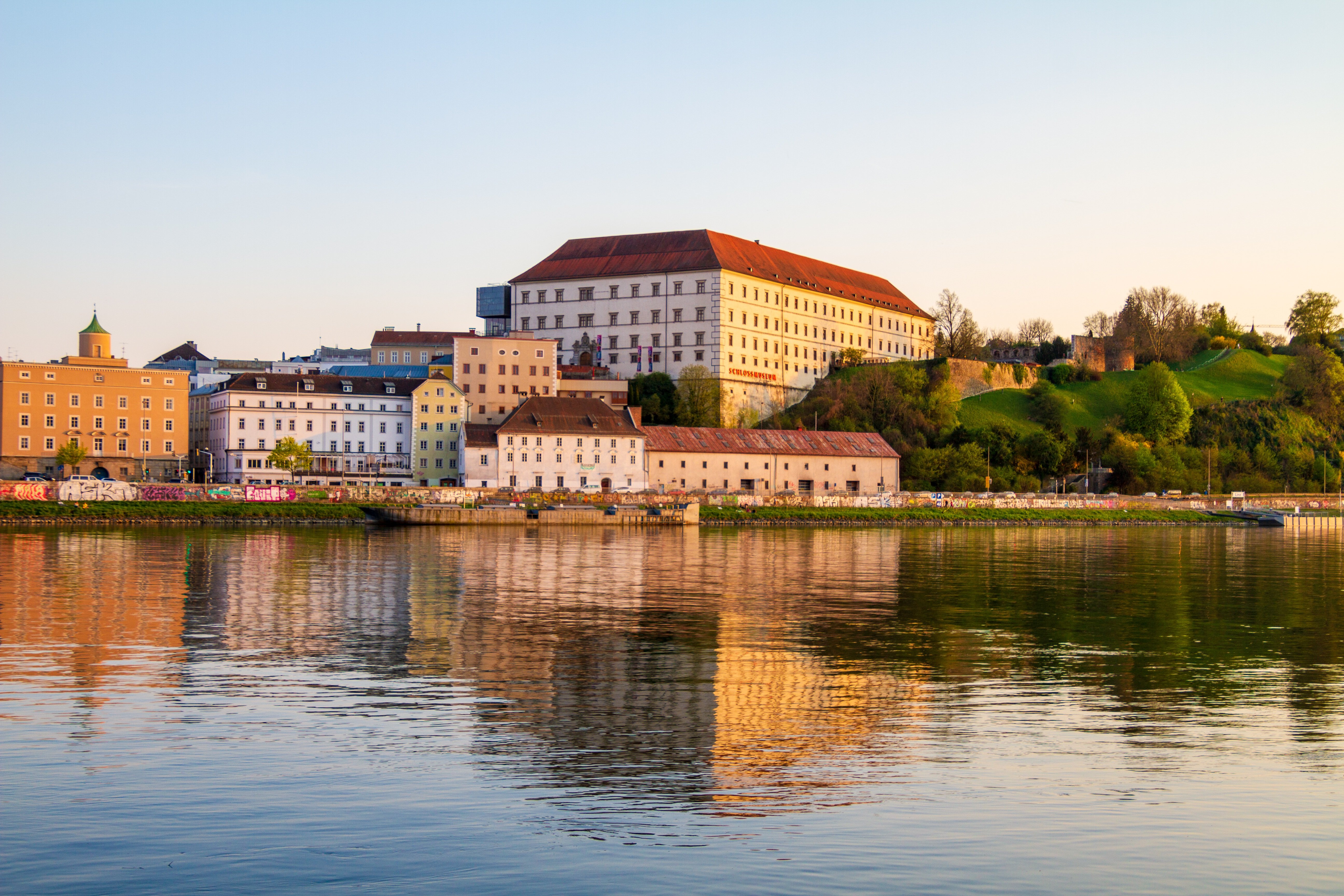 Zuge Linz-Wien: Linz, Blick auf die Altstadt an der Donau