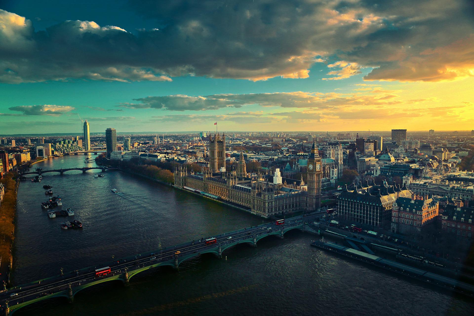 Trains a Londres : vue aerienne de Londres