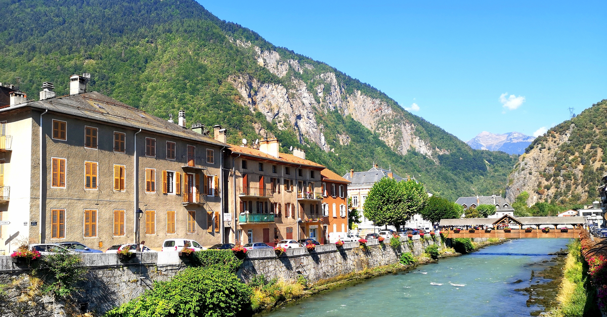 Moutiers: View of the Isere river crossing the city.