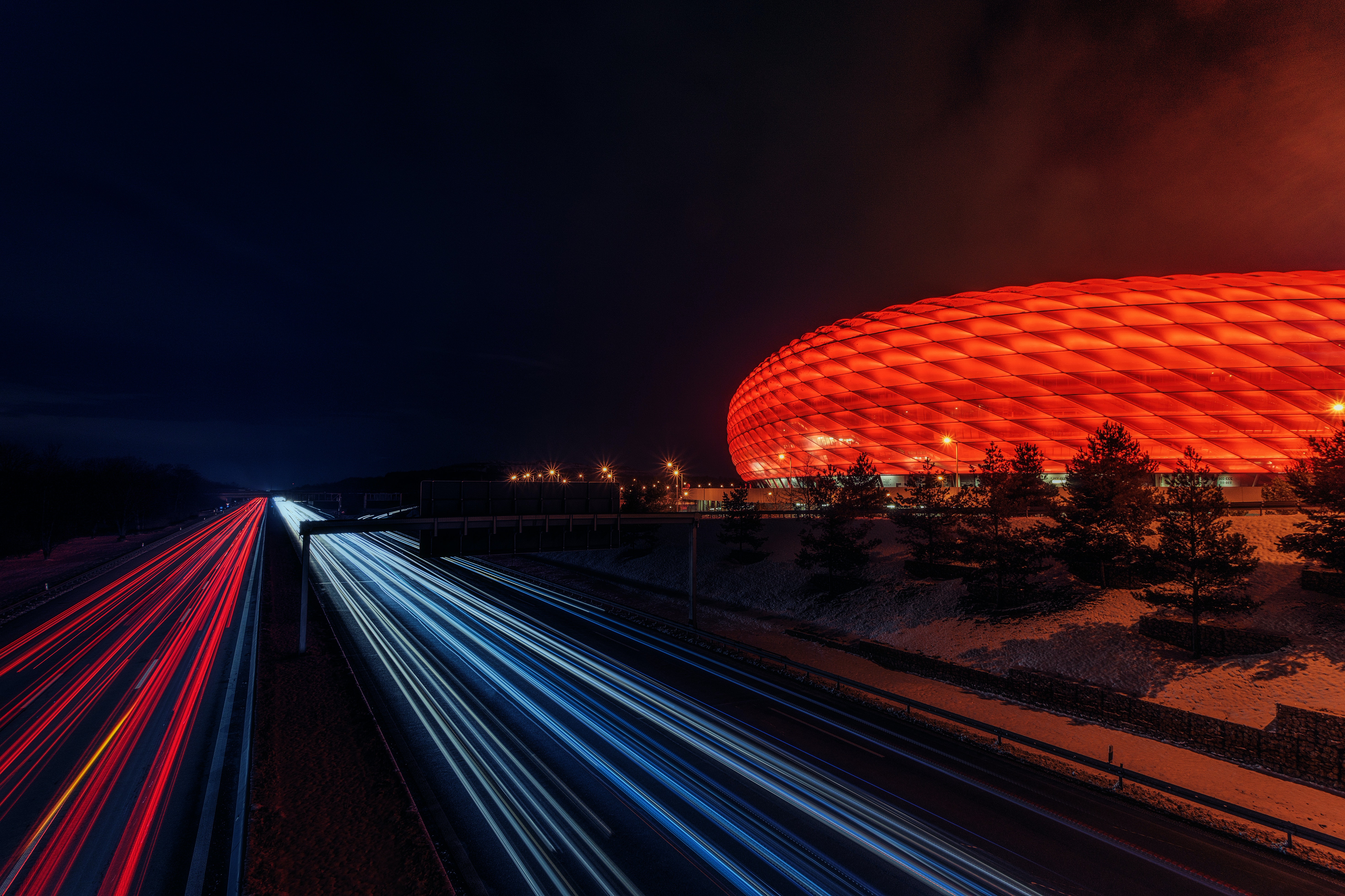 Zuge Zurich-Muenchen: Die beruhmte beleuchtete Allianz-Arena