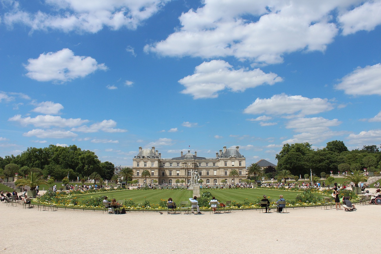 Palais et jardin du Luxembourg a Paris