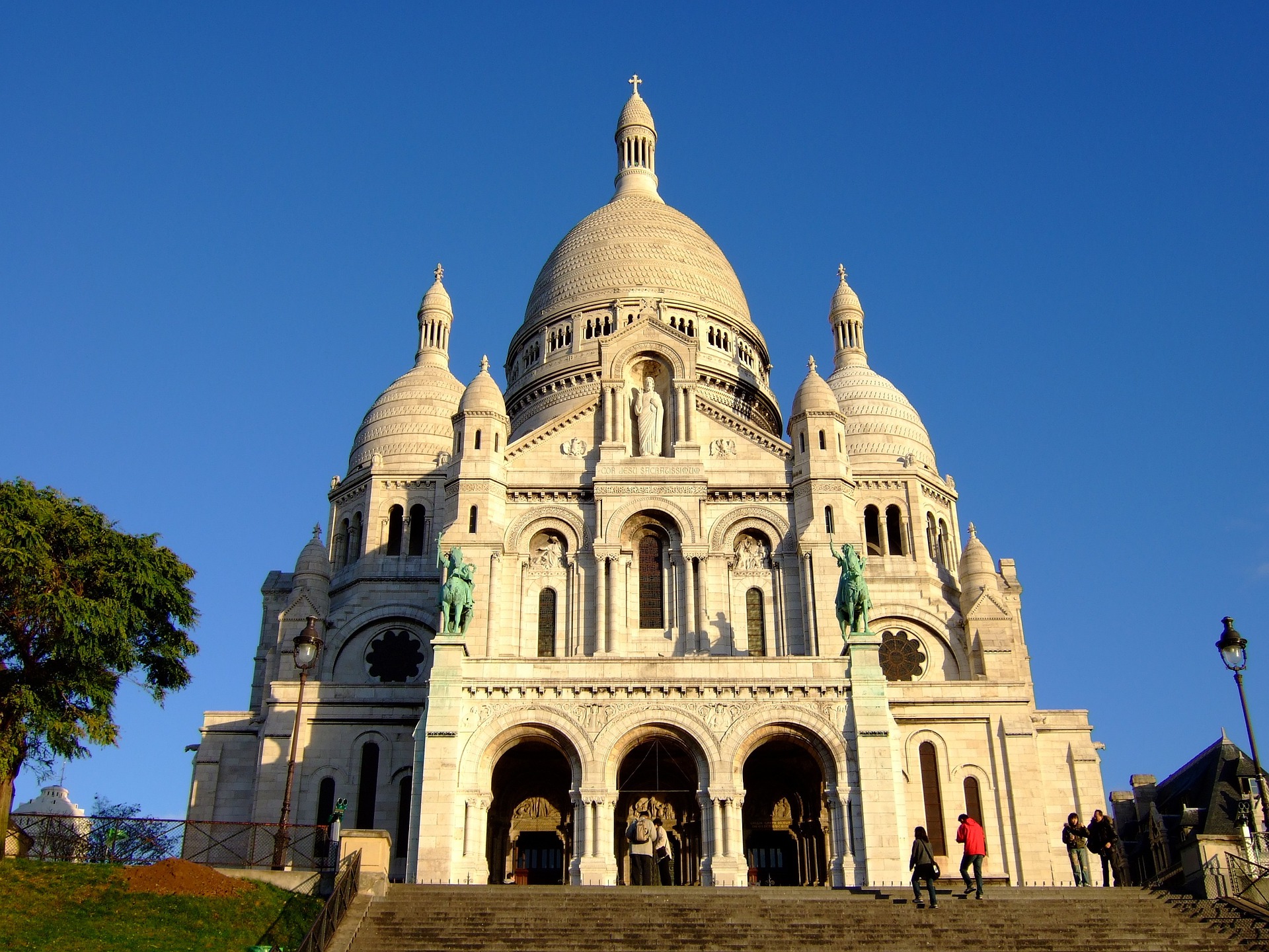Vol Rome - Paris : le Sacre-Cœur, a Montmartre