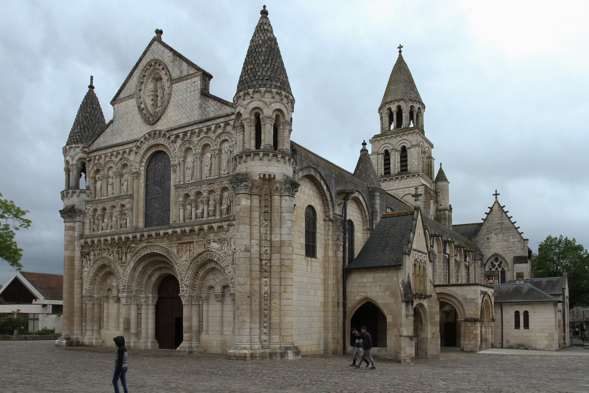 Bordeaux - Poitiers en train : la cathedrale Saint-Pierre a Poitiers