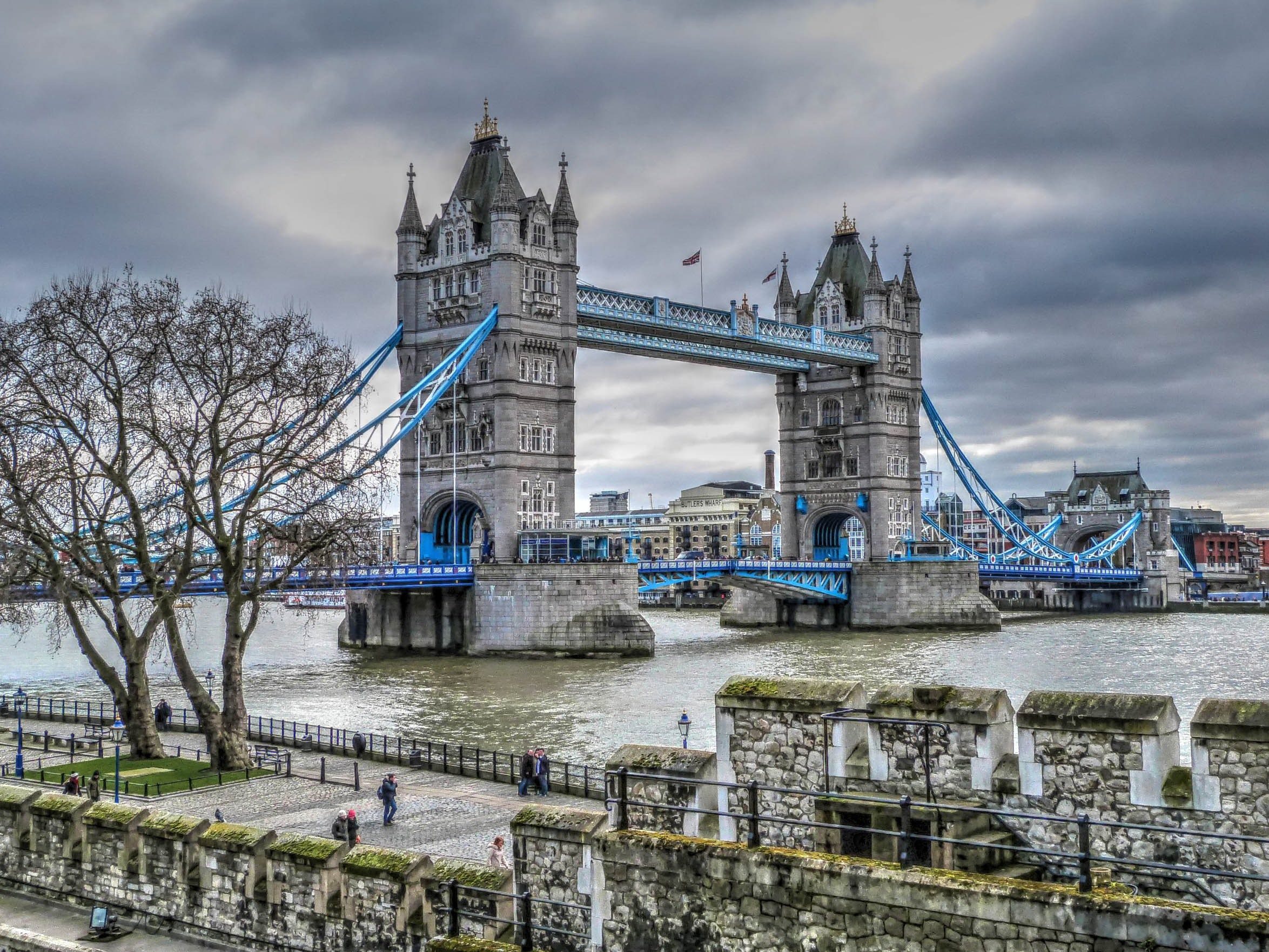 El Puente de la Torre de Londres en un dia de invierno