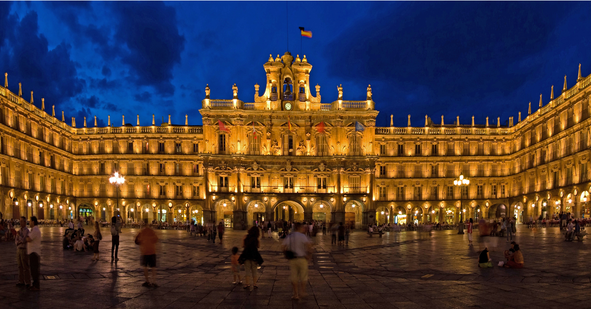 Salamanca: Historical Plaza Mayor at night.