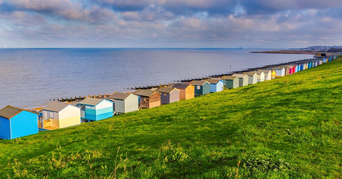 Whitstable: row of beach huts along the coast in Tankerton.