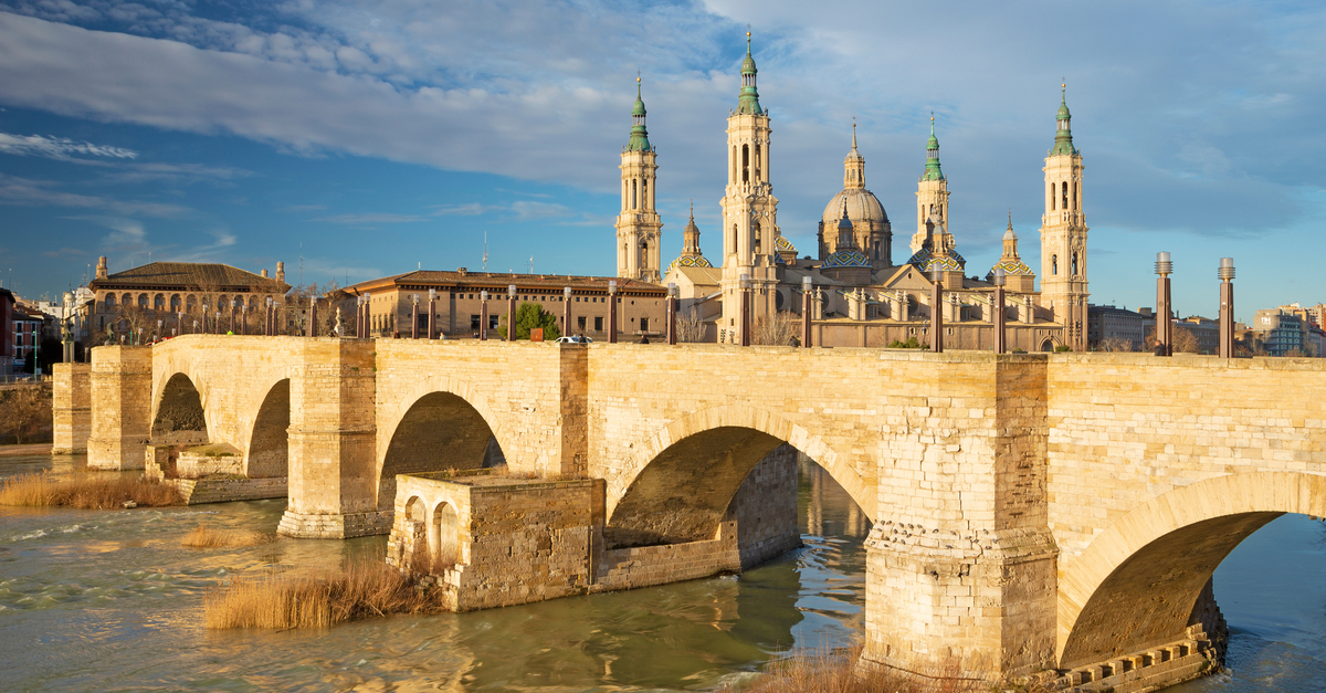 Zaragoza: Bridge and Basilic of the Pillar.