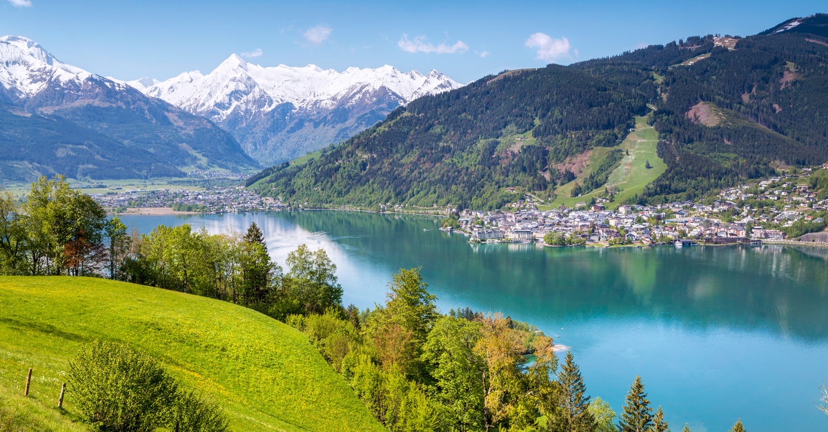 Zell-am-See: Aerial view during summe.