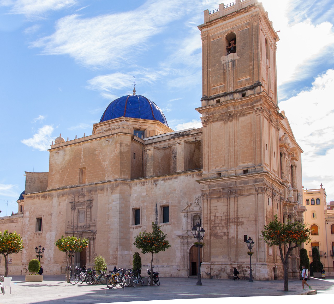 Vuelos de Sevilla a Elche: La original Basilica de Elche