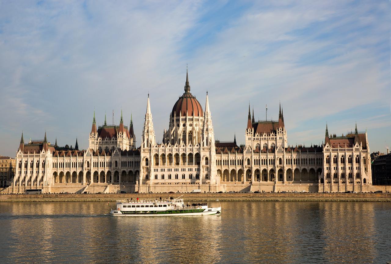 Vuelos de Barcelona a Budapest: El impresionante edificio del Parlamento de Budapest
