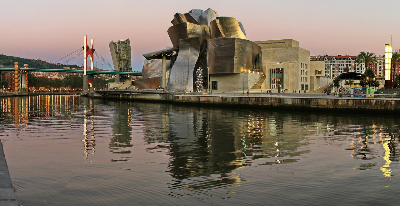 Vuelos de Valencia a Bilbao: Museo Guggenheim de la ciudad de Bilbao