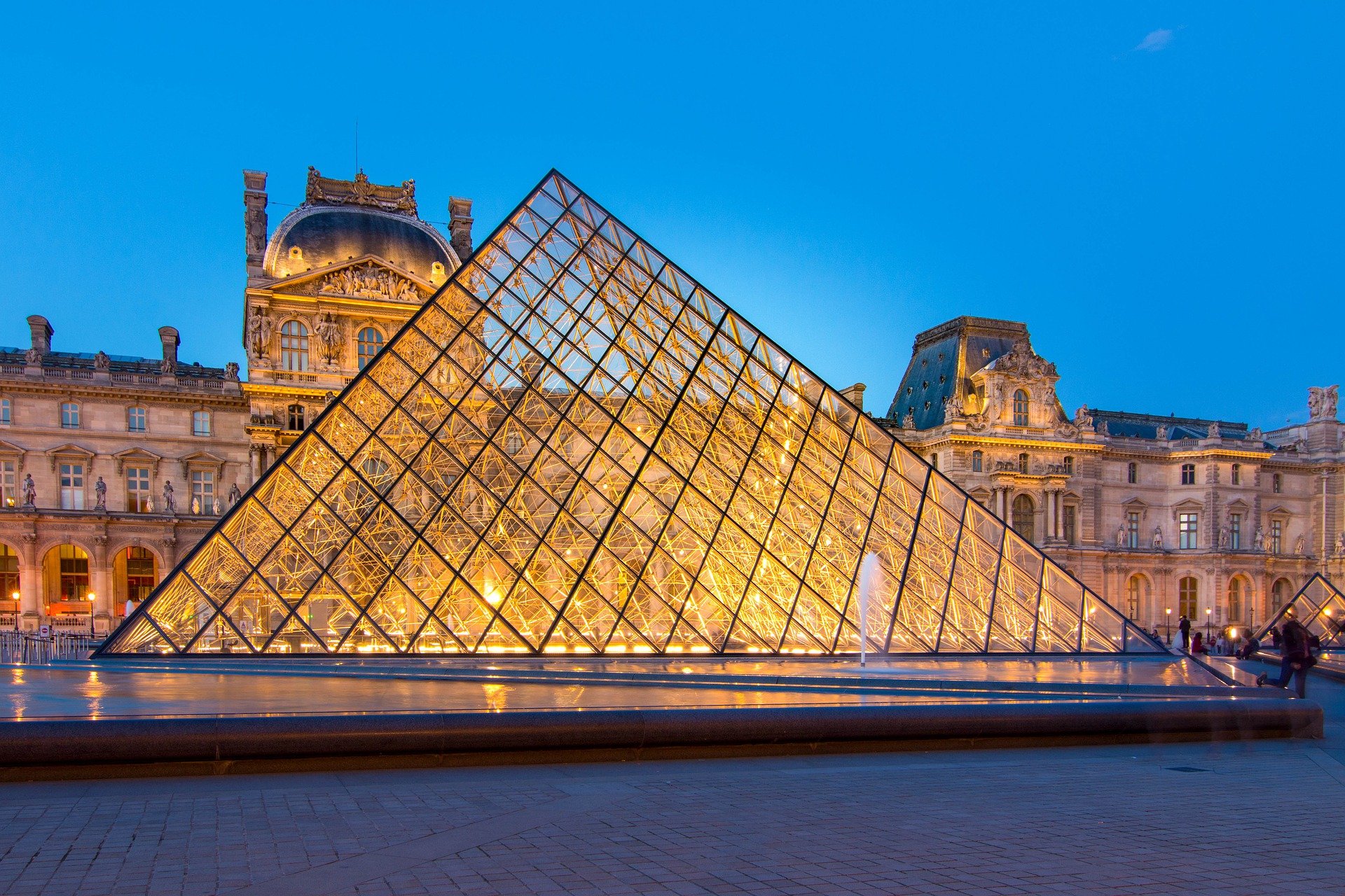 Aller-retour Toulouse-Paris : Pyramide du Louvre