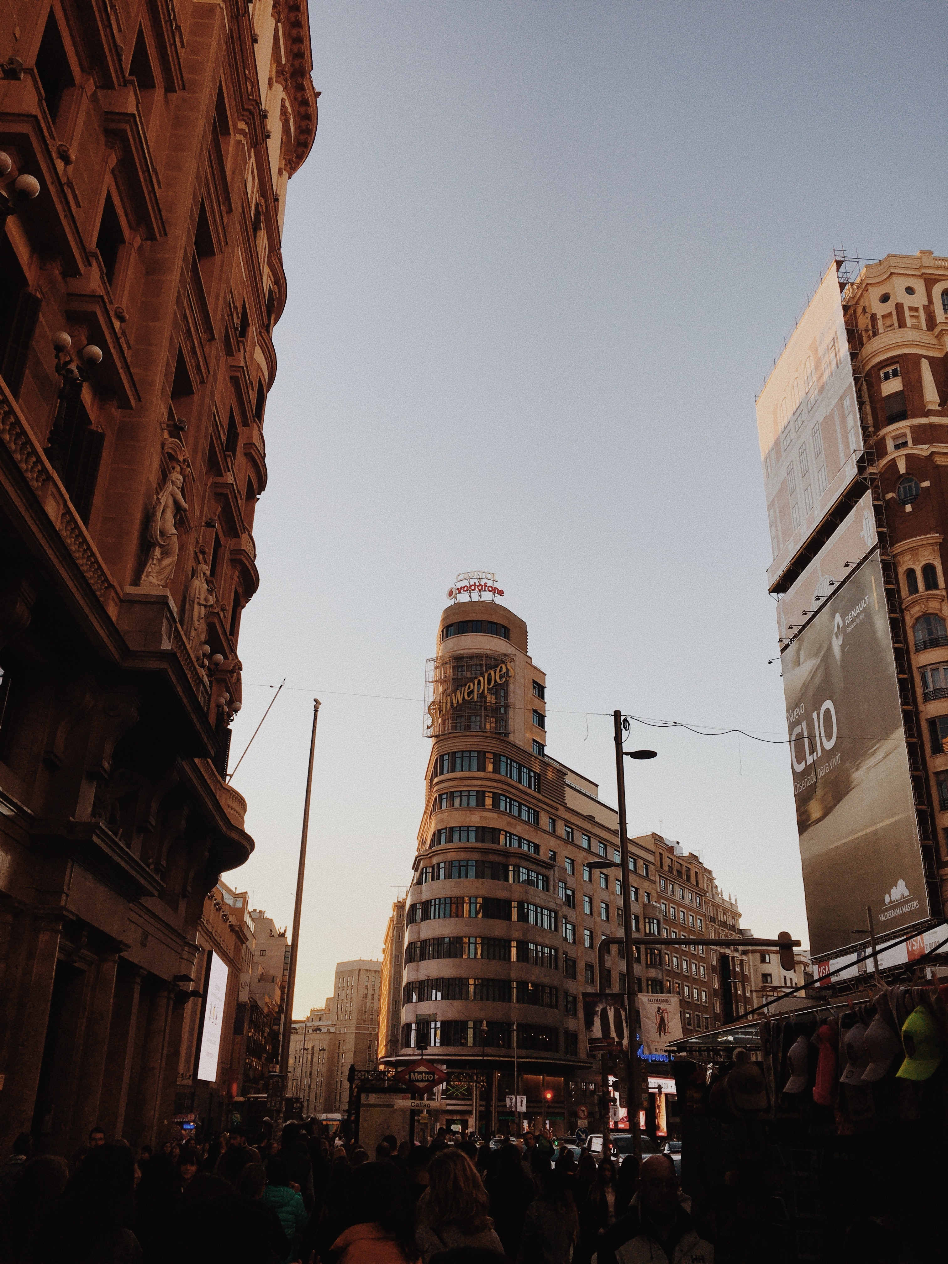 Atardecer en la estacion del metro Callao de la Gran Via de Madrid
