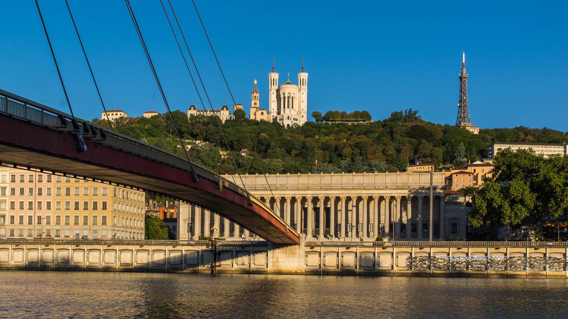 Distance Lille-Lyon en TGV : pont sur la Saone au pied de Fourviere