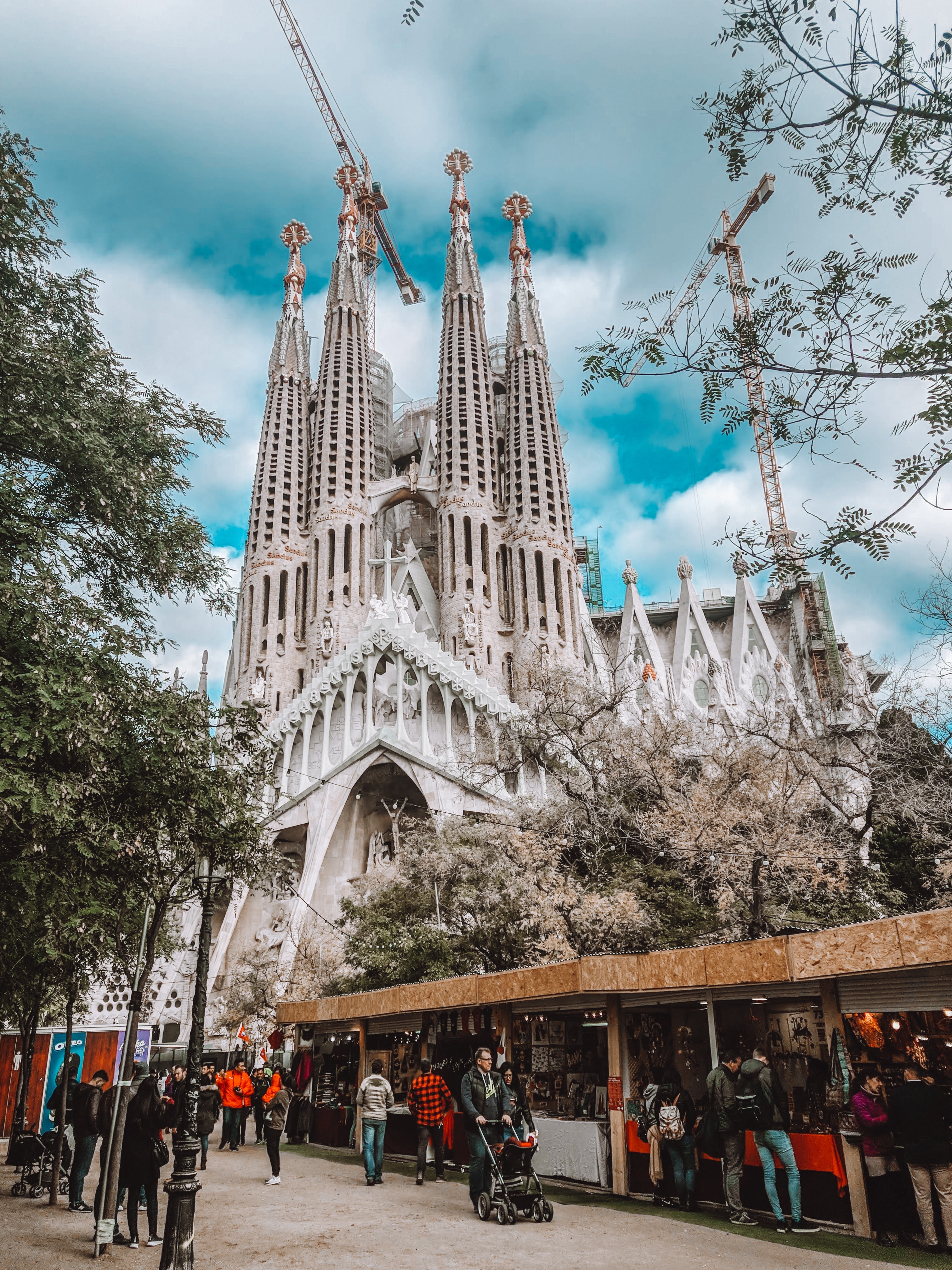 Monumento religioso la Sagrada Familia, icono arquitectonico de Barcelona