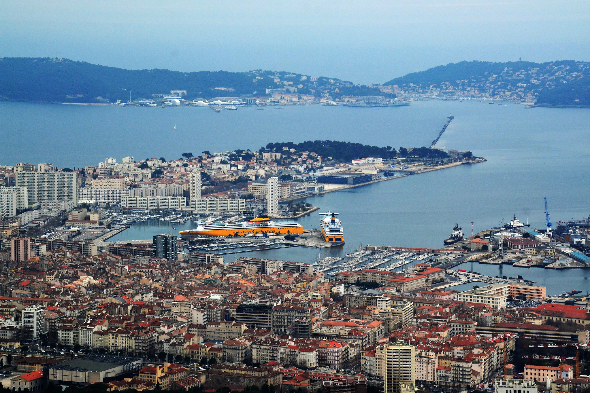 Horaires Marseille-Toulon : vue de Toulon depuis le Mont-Faron