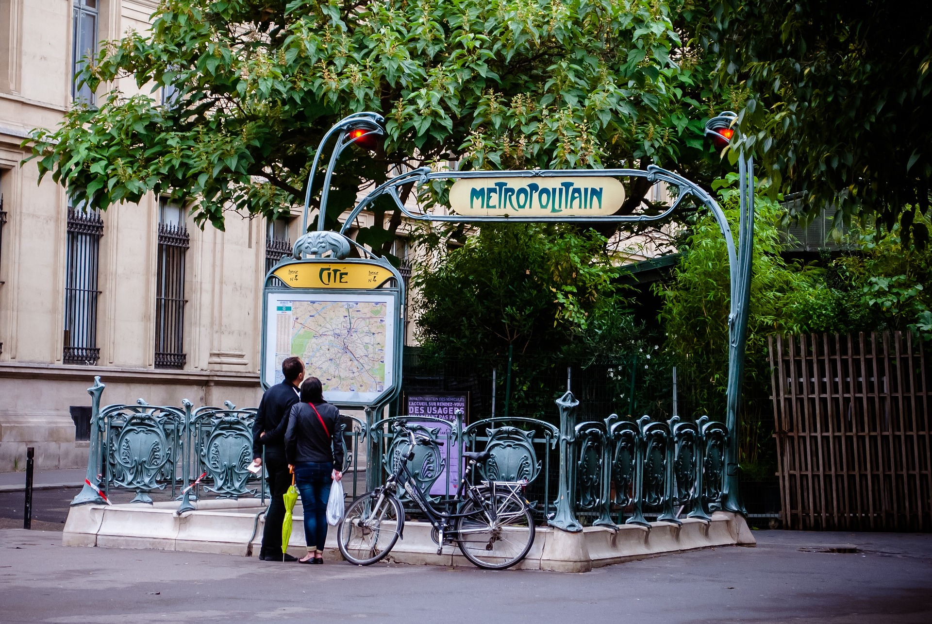 Bouche de metropolitain a Paris