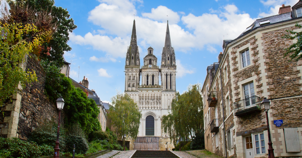 Kathedrale und Hauptplatz in Angers.