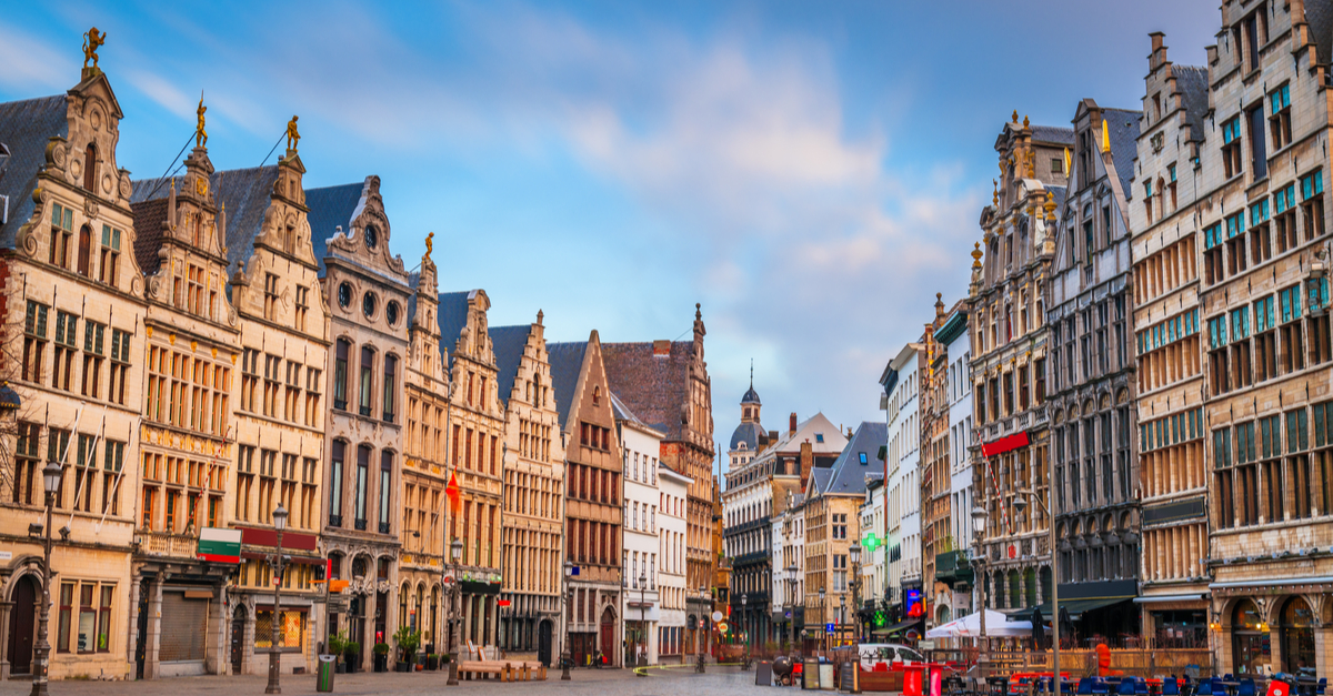 Le vie di Anversa e le case tipiche.