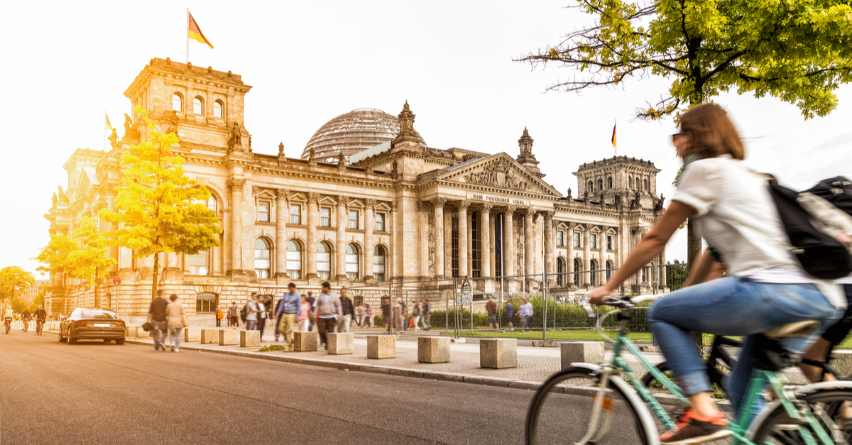Andare dal centro di Berlino alla stazione centrale Berlin Hbf. Reichstag a Berlino