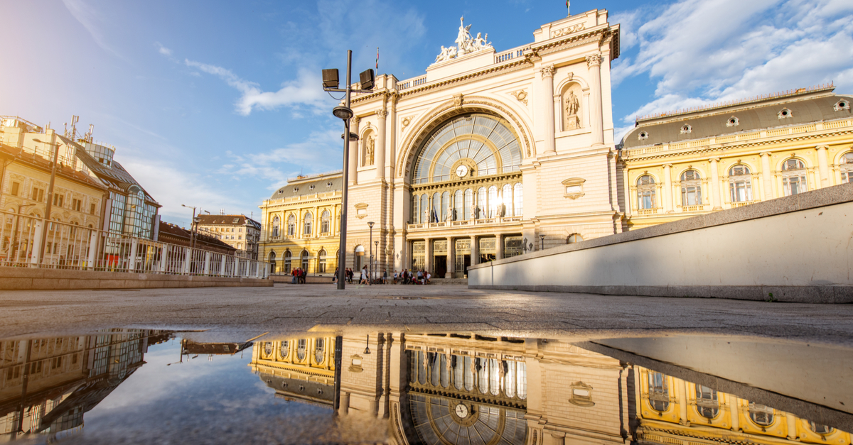 Travel from Budapest city centre to Budapest train station: Budapest train station