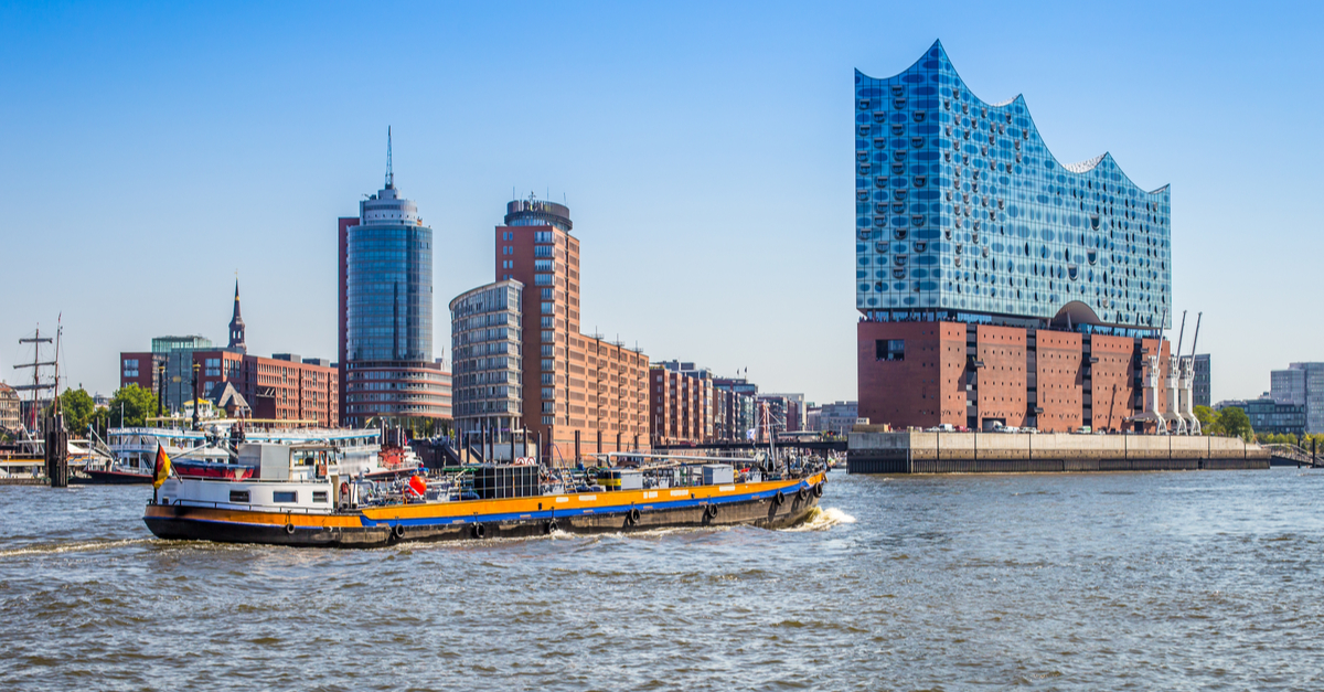 La rivière et la ville de Hambourg.