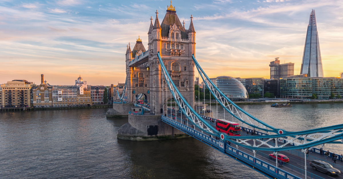 Pont traversant la Tamise à Londres.