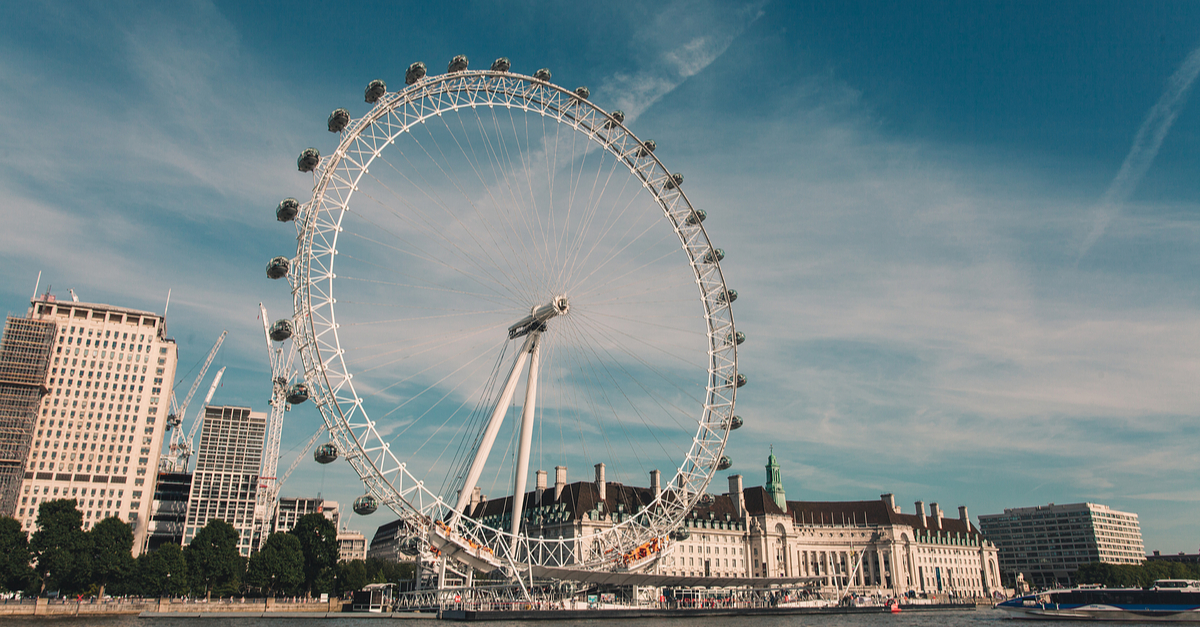 Travel from London city centre to London Paddington train station: London Eye