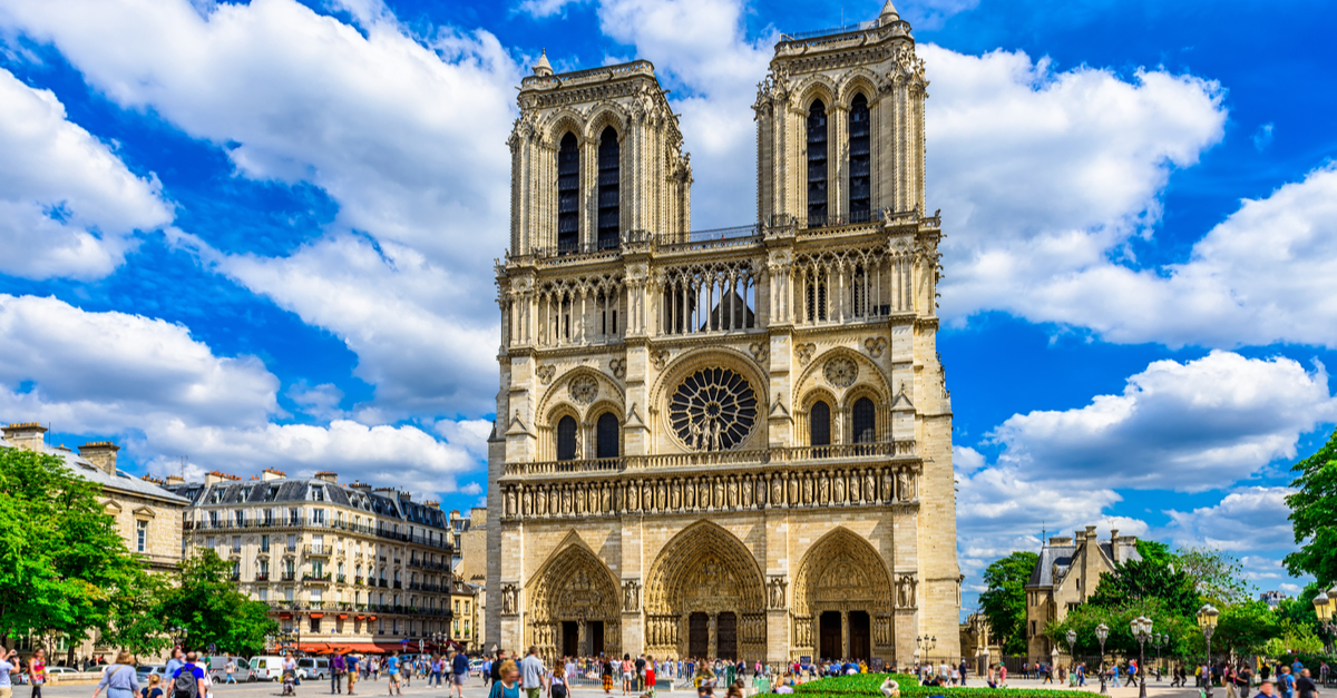 Viaggiare dal centro di Parigi a Parigi Gare du Nord. Notre Dame in Parigi