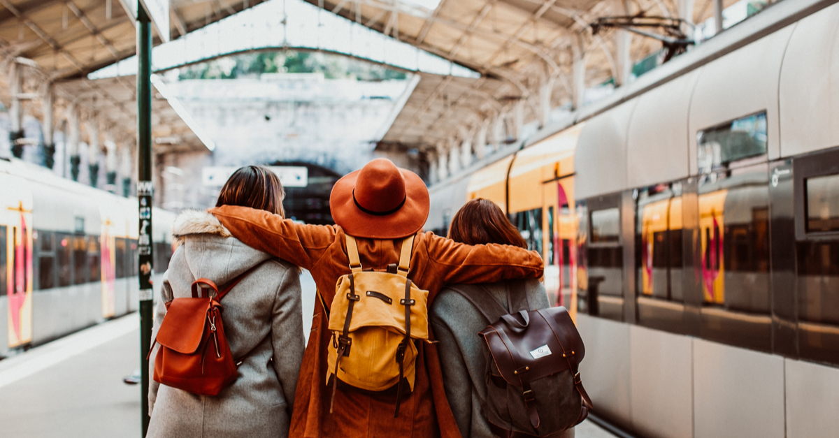 Travel from Alixan city centre to Valence Rhône-Alpes Sud train station: friends at the station