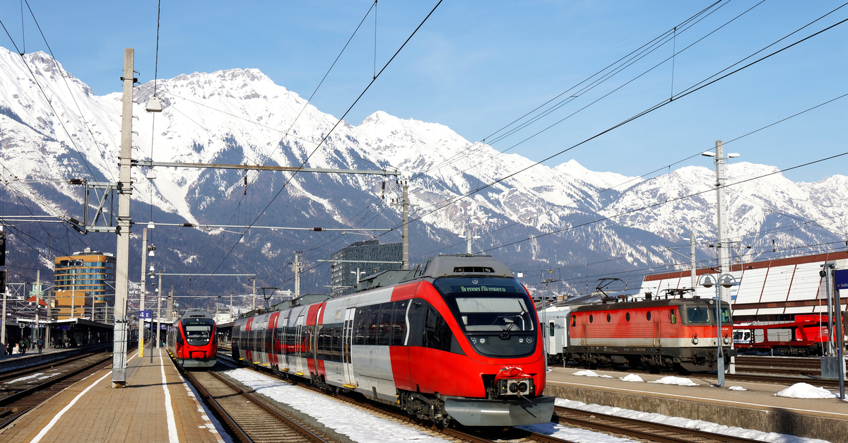 Travel from Vienna city centre to Vienna train station: train and the Alps