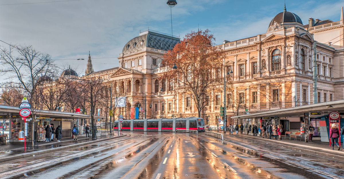 Rues de Vienne après la pluie.