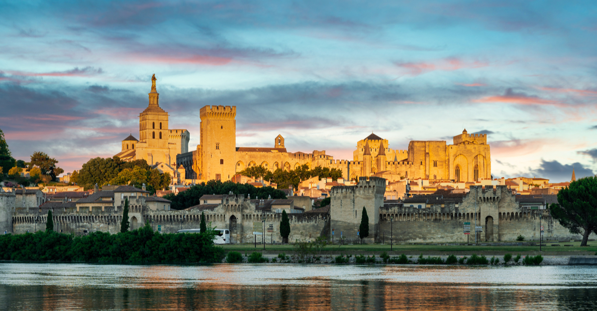 Castillo y la ciudad de Avignon.