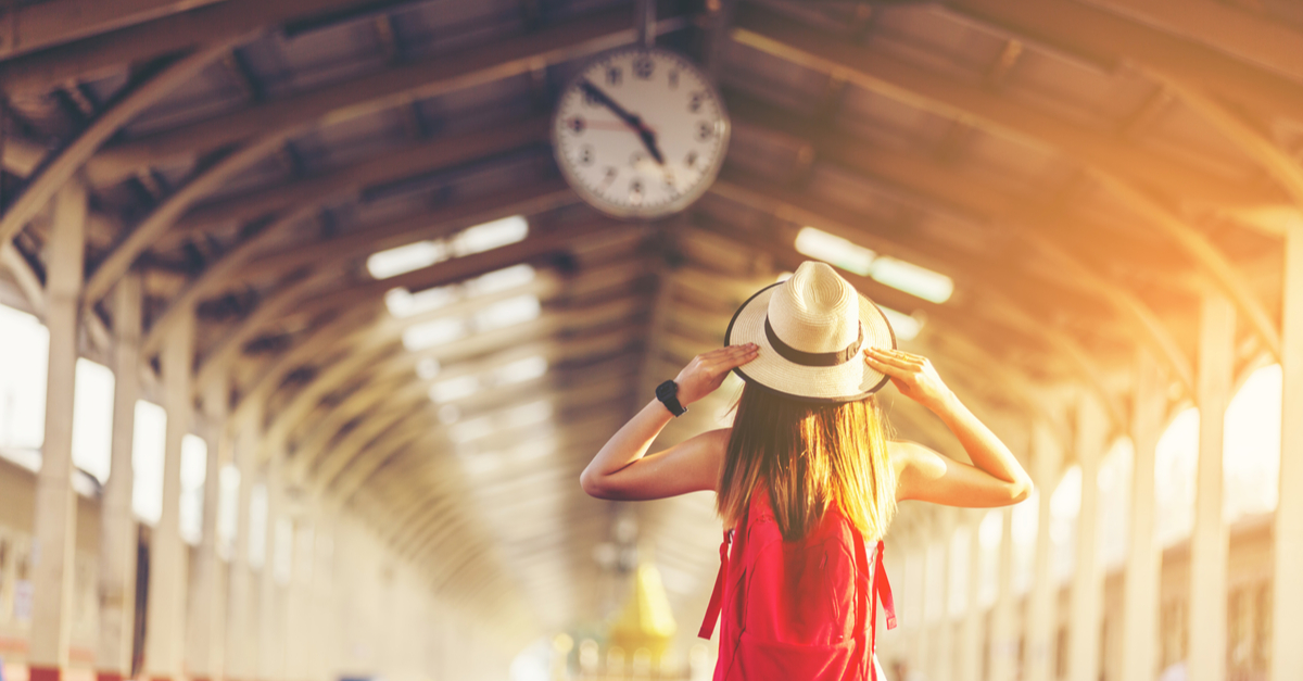 Mujer en la estación de Fiumicino.